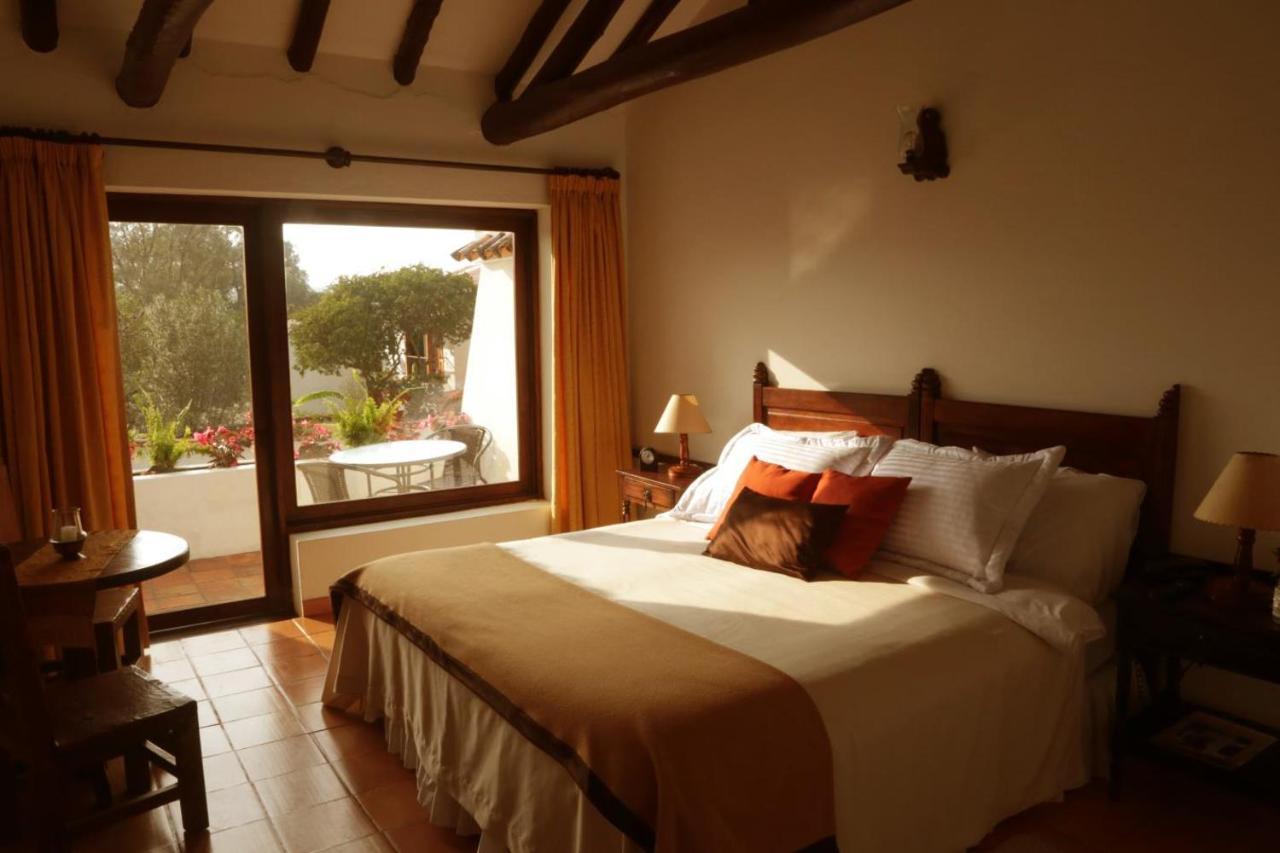 Hotel Meson De Los Virreyes บียาเดเลย์บา ภายนอก รูปภาพ