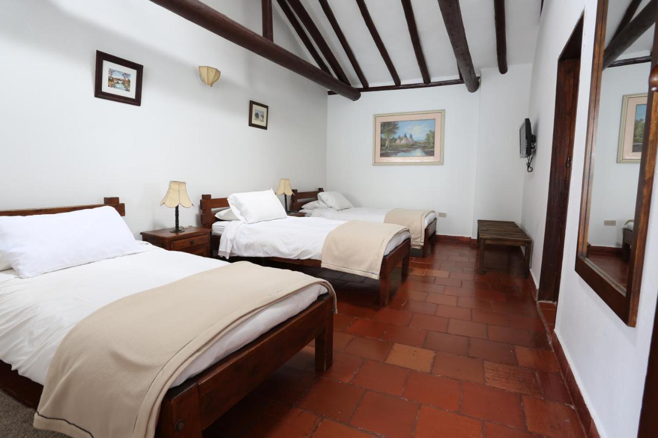 Hotel Meson De Los Virreyes บียาเดเลย์บา ภายนอก รูปภาพ