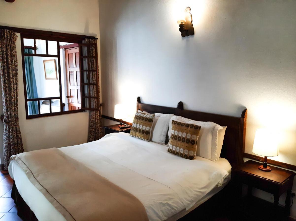 Hotel Meson De Los Virreyes บียาเดเลย์บา ภายนอก รูปภาพ