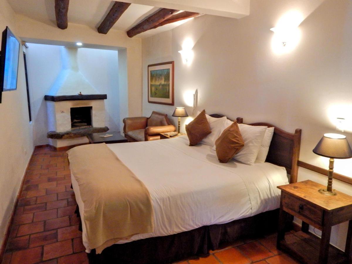 Hotel Meson De Los Virreyes บียาเดเลย์บา ภายนอก รูปภาพ