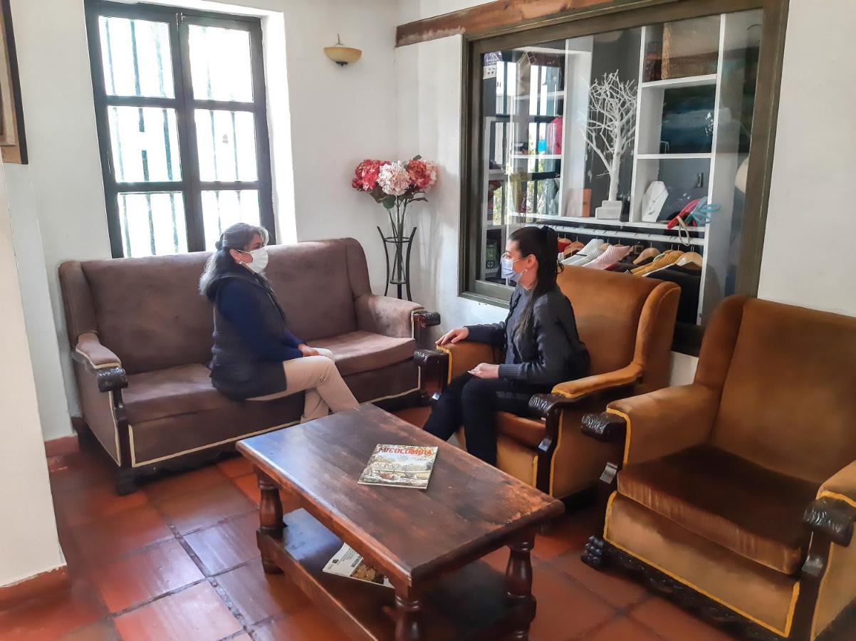 Hotel Meson De Los Virreyes บียาเดเลย์บา ภายนอก รูปภาพ
