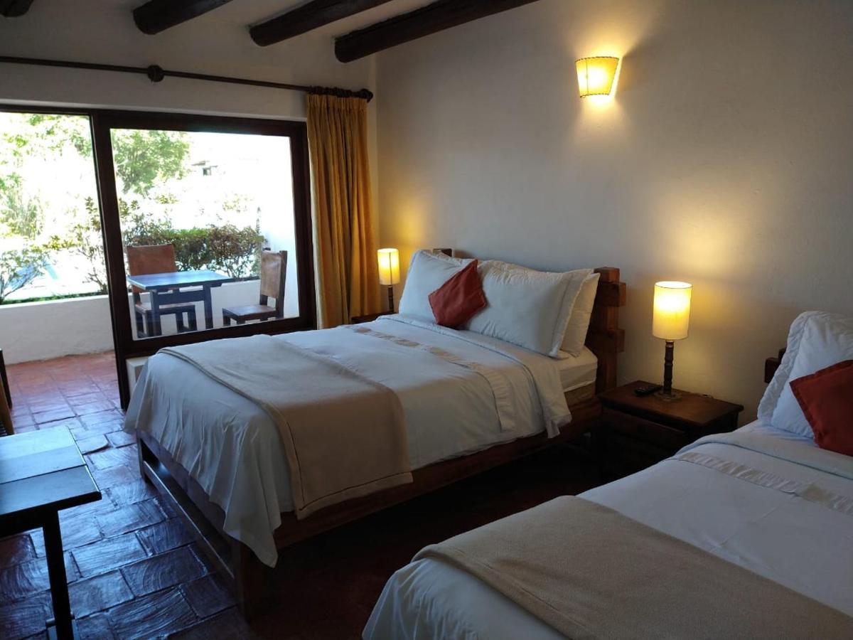 Hotel Meson De Los Virreyes บียาเดเลย์บา ภายนอก รูปภาพ