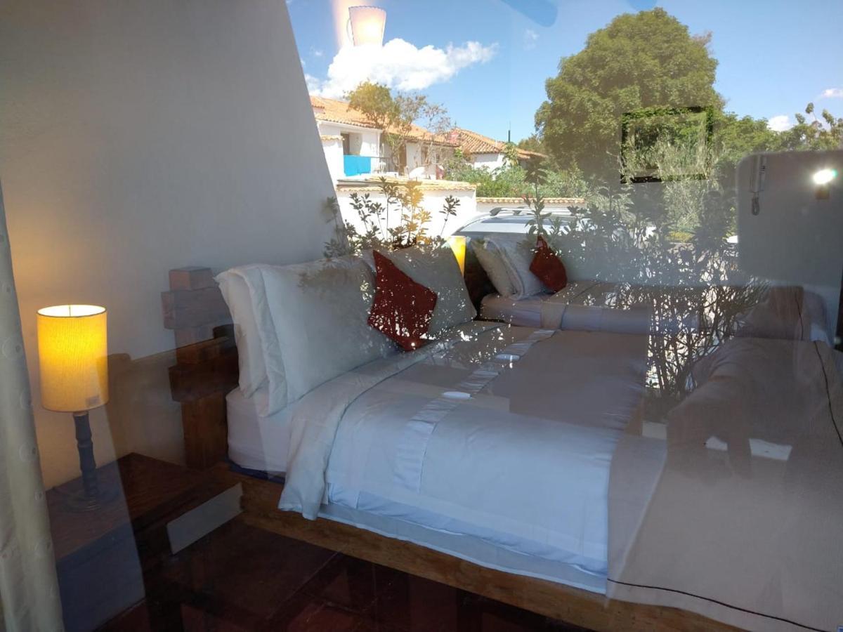 Hotel Meson De Los Virreyes บียาเดเลย์บา ภายนอก รูปภาพ