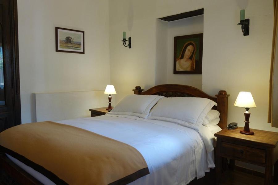 Hotel Meson De Los Virreyes บียาเดเลย์บา ภายนอก รูปภาพ