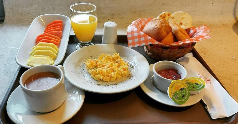 Hotel Meson De Los Virreyes บียาเดเลย์บา ภายนอก รูปภาพ