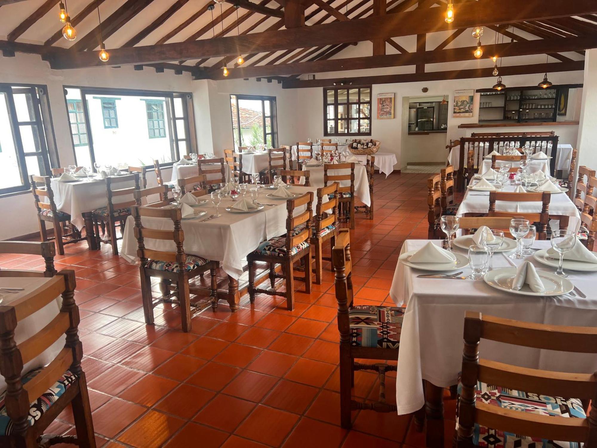 Hotel Meson De Los Virreyes บียาเดเลย์บา ภายนอก รูปภาพ